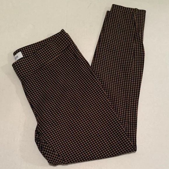 Old Navy High-Waisted Stevie Houndstooth Printed Ponte-Knit Pants - Picture 10 of 10